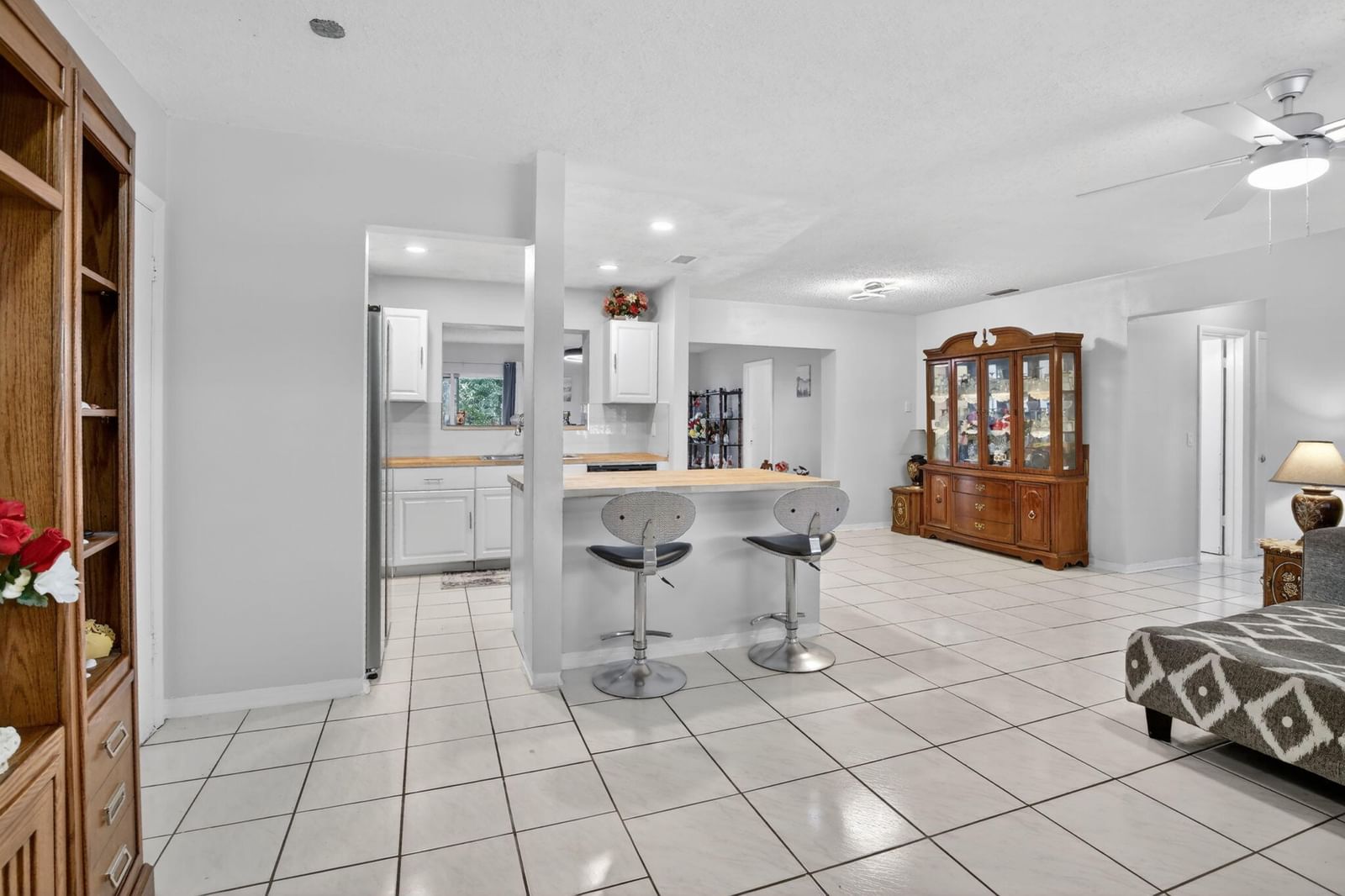 1411 NW 89th Avenue, Pembroke Pines, FL 33024 photo 2