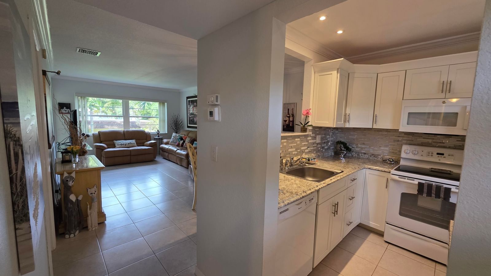 5161 W Oakland Park Boulevard #206, Lauderdale Lakes, FL 33313 photo 2