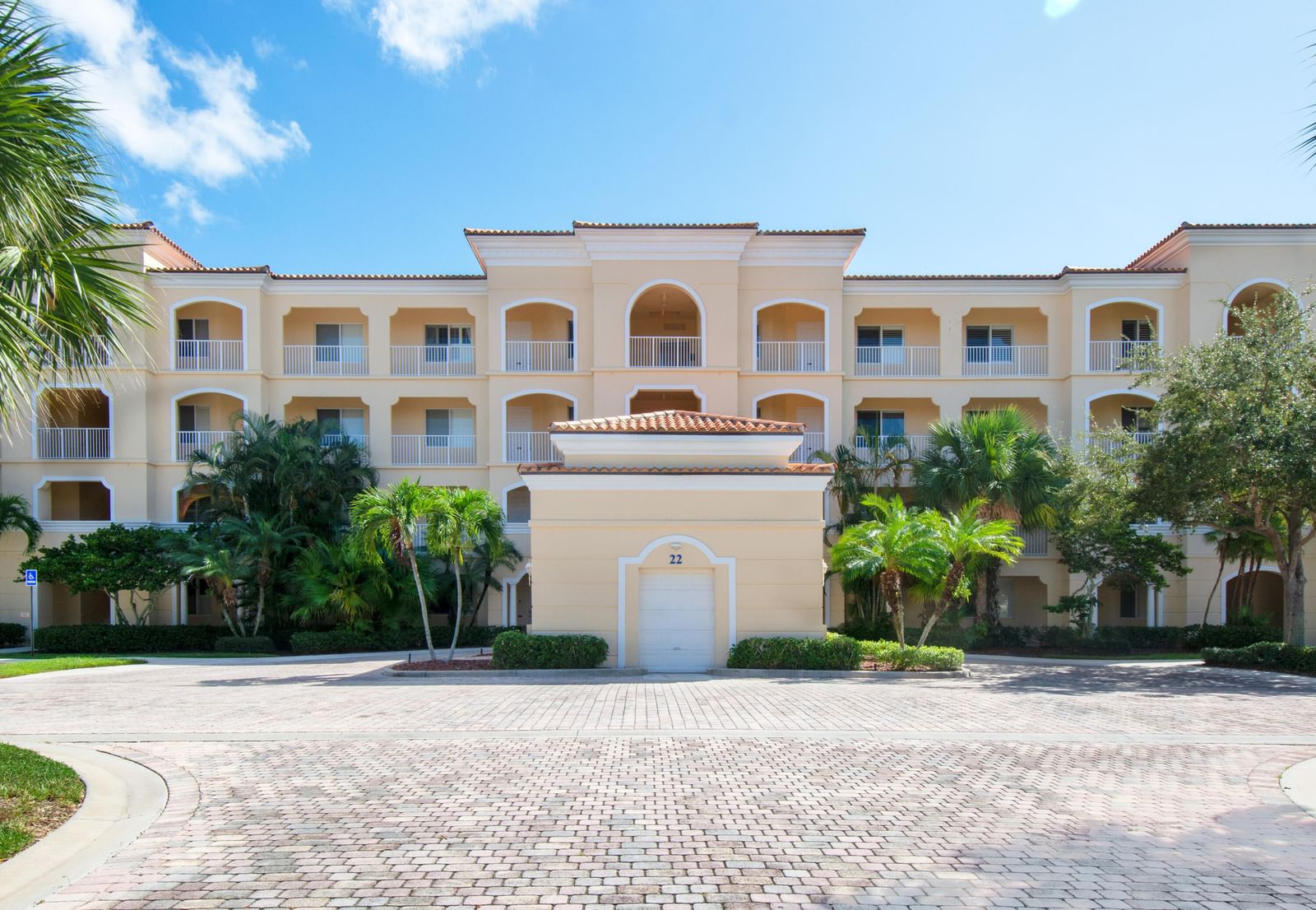 22 Harbour Isle Drive W #204, Fort Pierce, FL 34949 photo 2