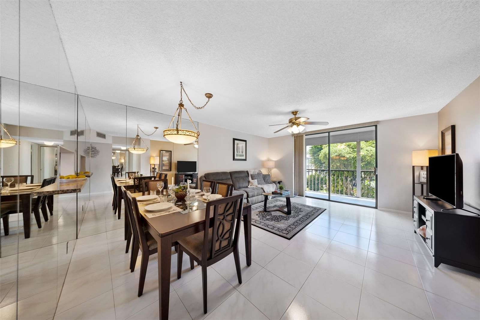 5250 Las Verdes Circle #317, Delray Beach, FL 33484 photo 2