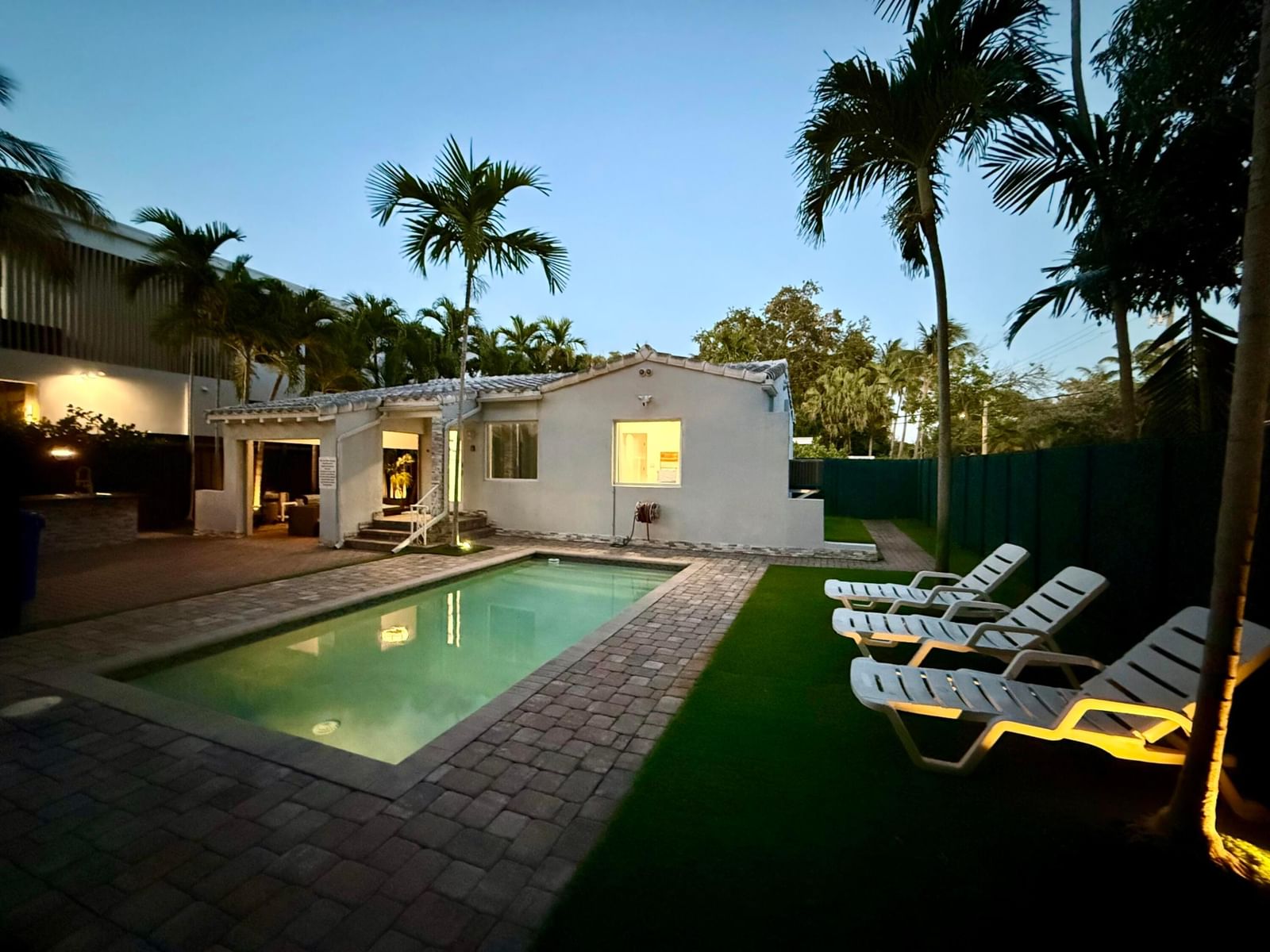700 NE 17th Way, Fort Lauderdale, FL 33304 photo 2