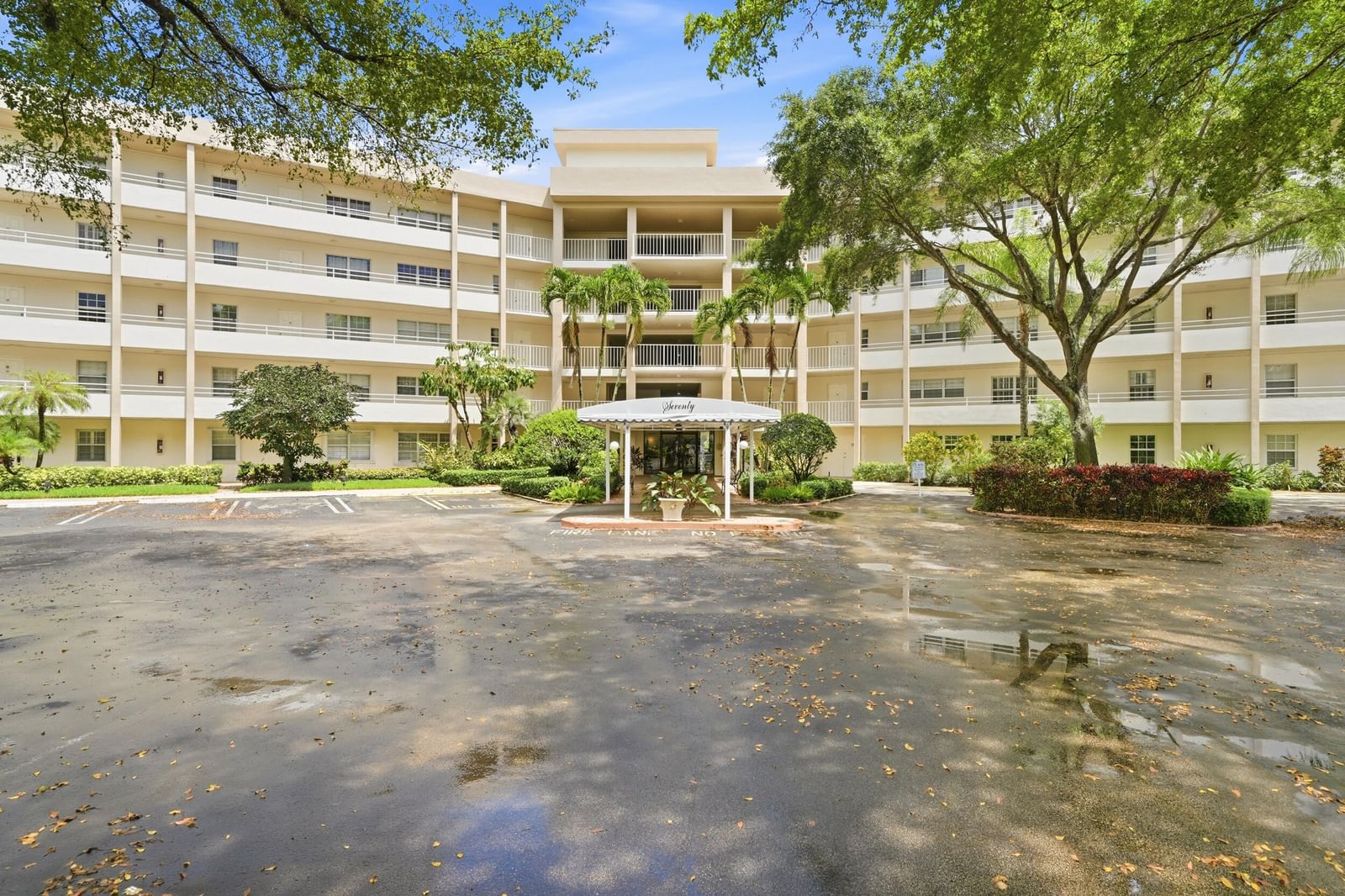 3800 Oaks Clubhouse Drive #410, Pompano Beach, FL 33069 photo 2