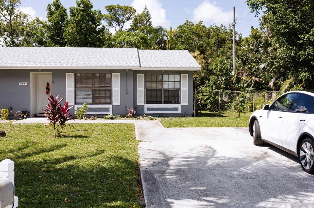 5437 Greenwood Drive, Delray Beach, FL 33484 photo 2