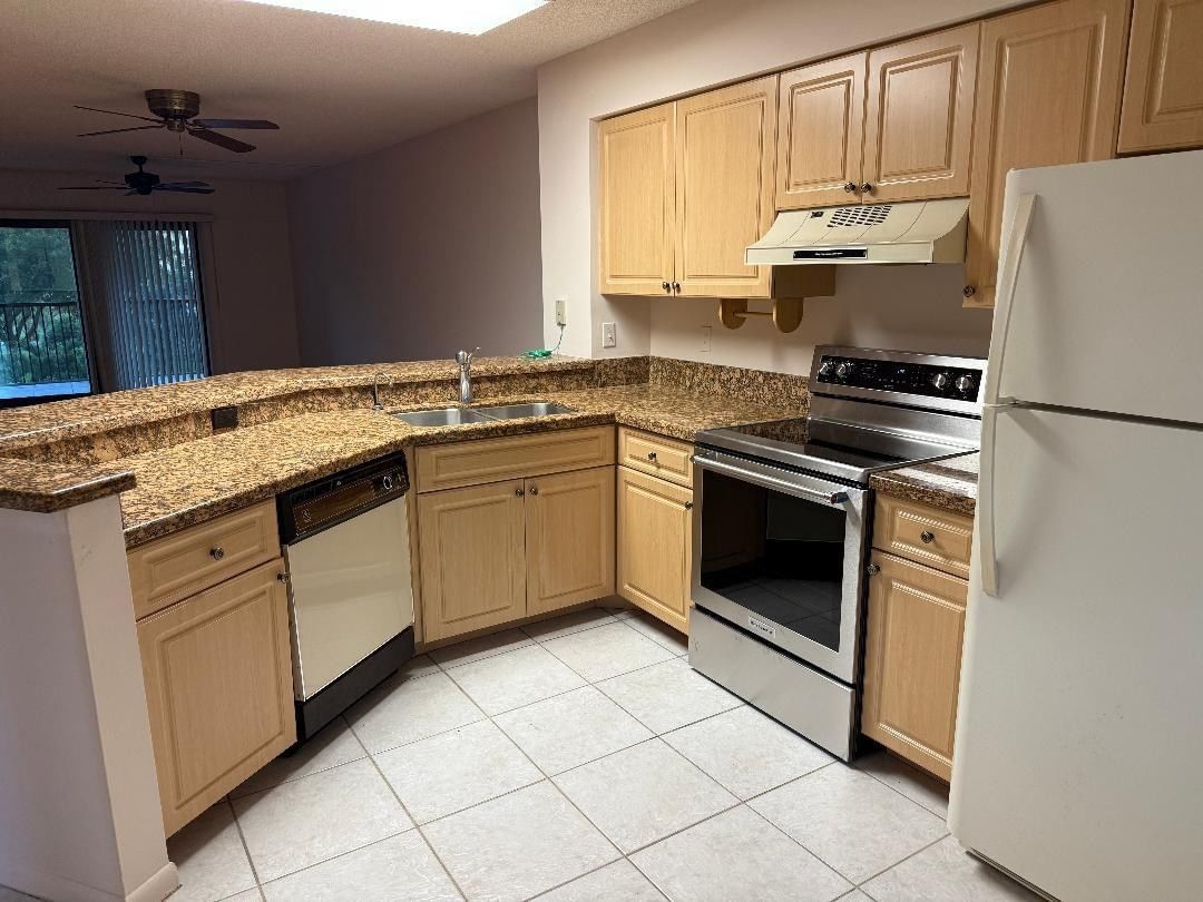 2205 S Cypress Bend Drive #307, Pompano Beach, FL 33069 photo 3