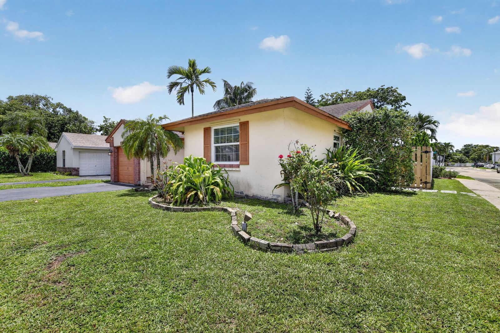 13970 Oaklawn Place, Davie, FL 33325 photo 4