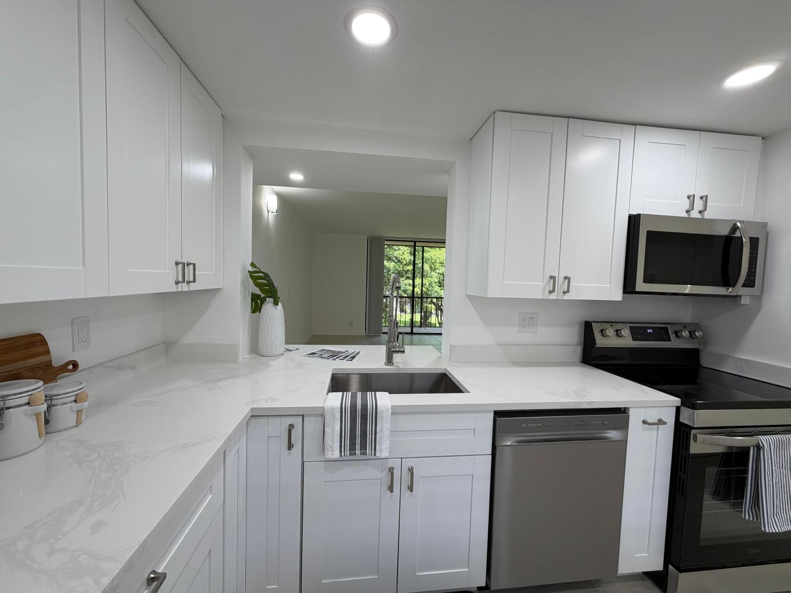 5220 Las Verdes Circle #317, Delray Beach, FL 33484 photo 3