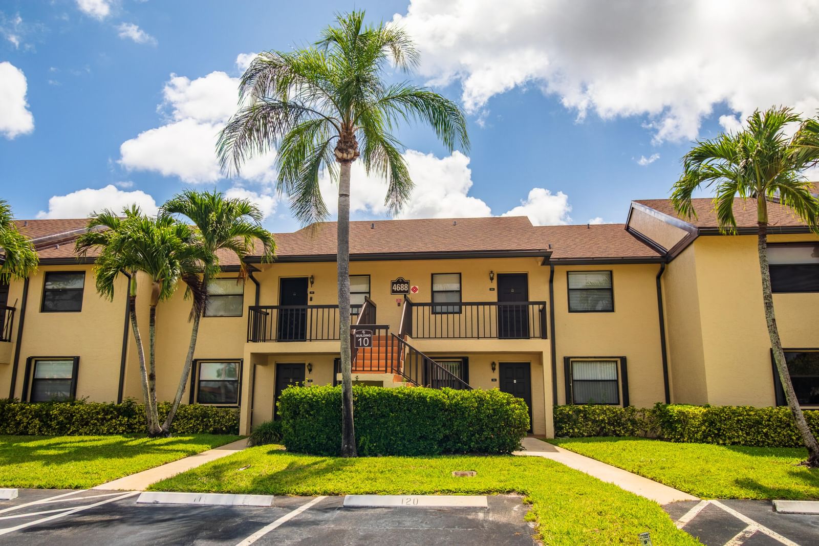4688 Lucerne Lakes Blvd Boulevard E #104, Lake Worth, FL 33467 photo 2