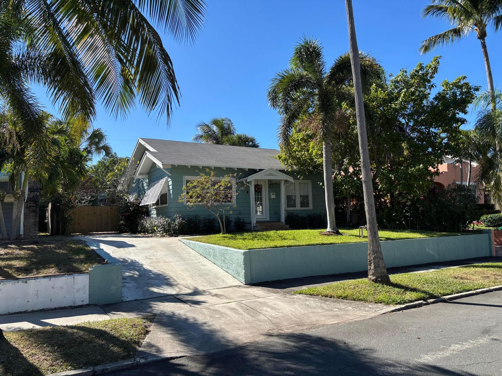 808 Kanuga Drive, West Palm Beach, FL 33401