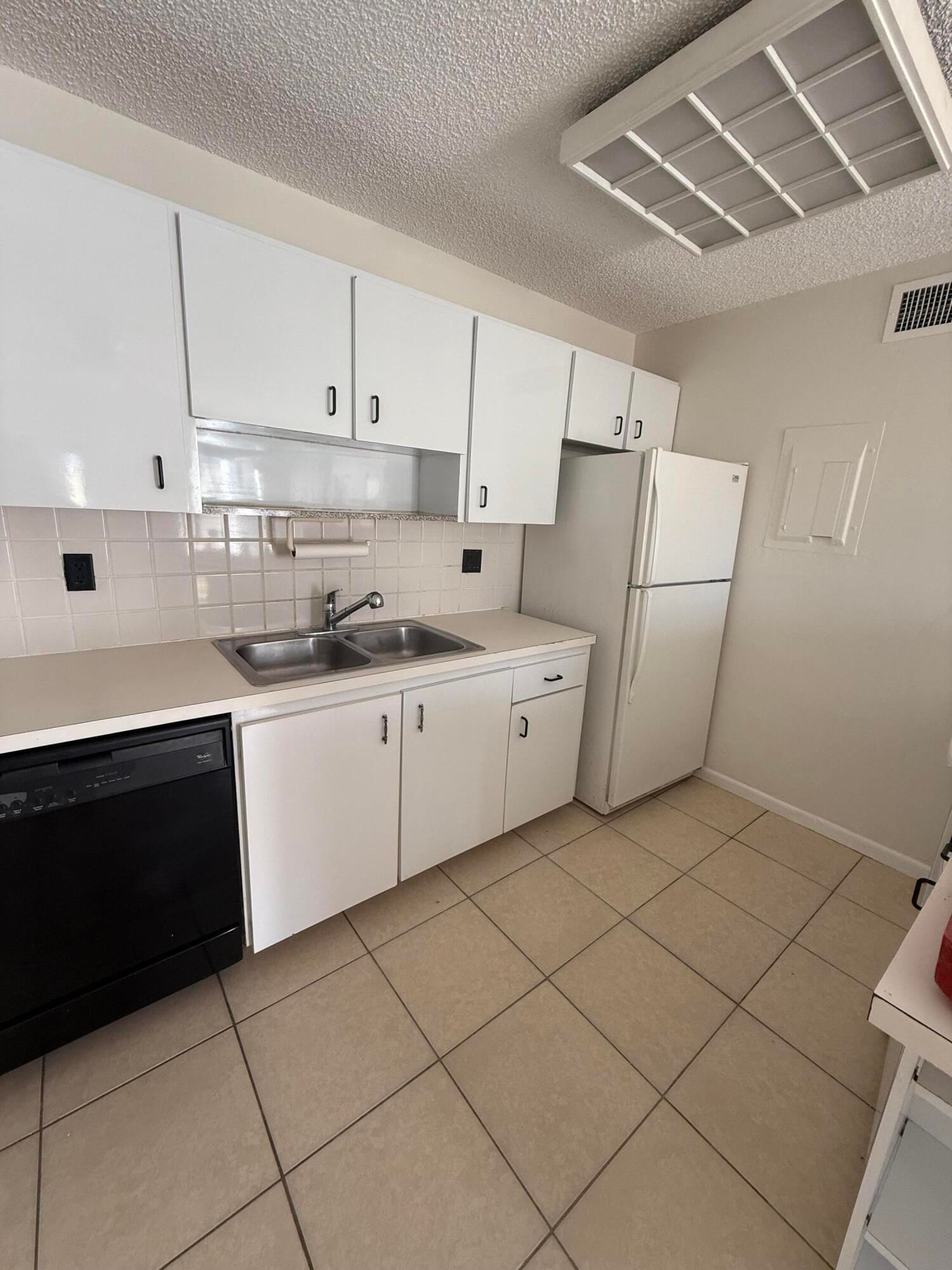 633 Executive Center Drive #L202, West Palm Beach, FL 33401 photo 3