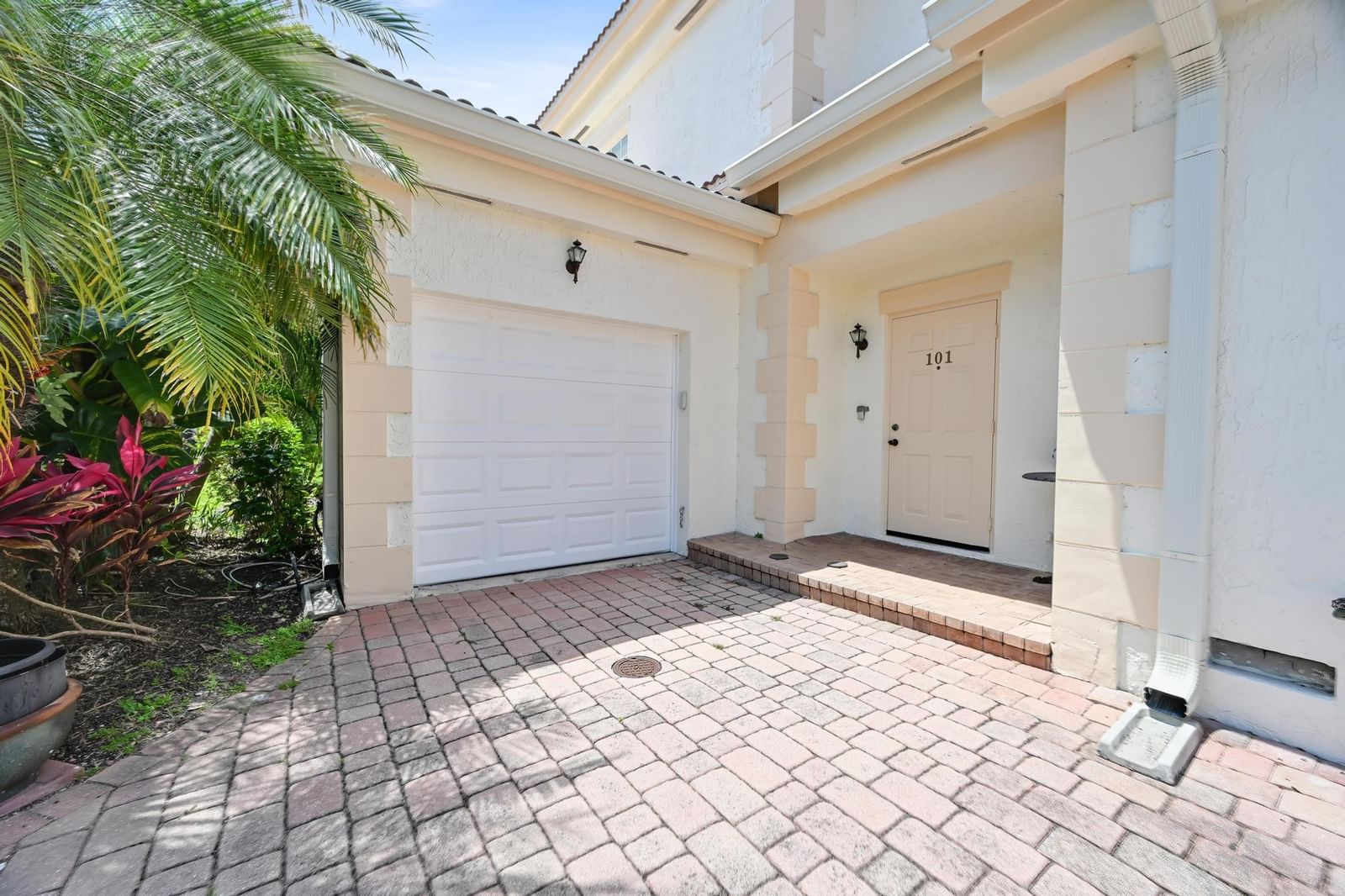 568 7th Square, Vero Beach, FL 32962 photo 2