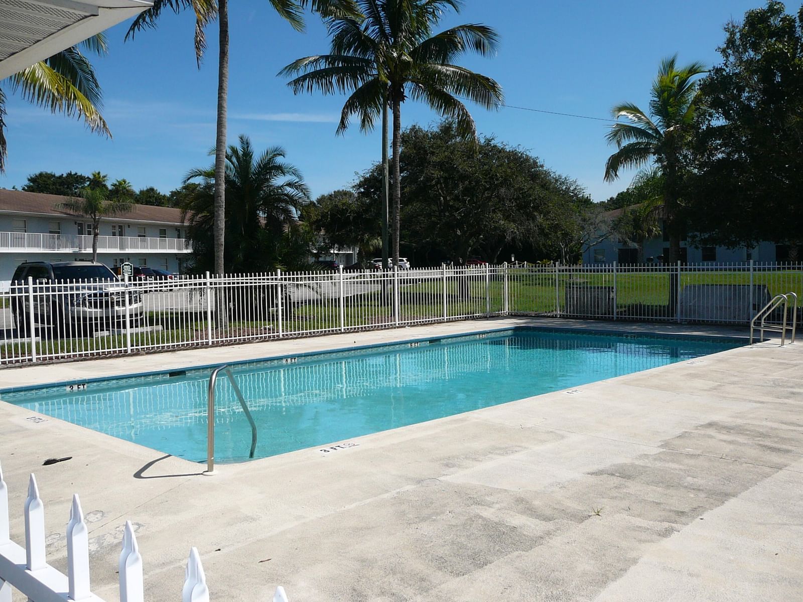 617 Ixoria Avenue, Fort Pierce, FL 34982 photo 2