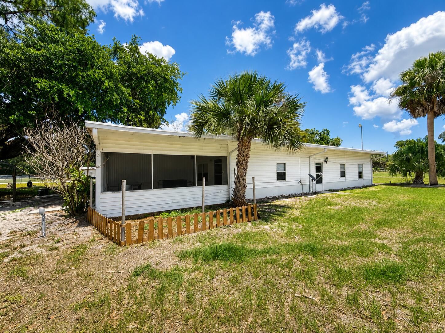 482 Palmetto Avenue, Palmdale, FL 33935 photo 2