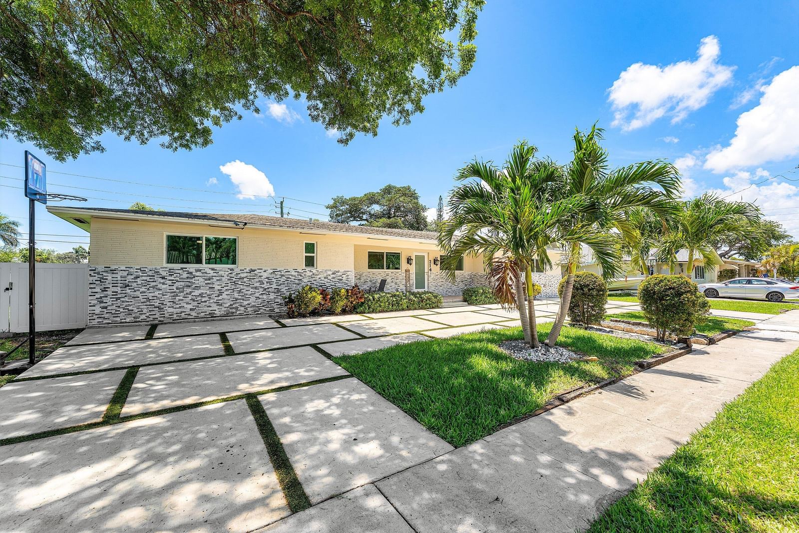 214 SE 5th Street, Dania Beach, FL 33004 photo 2
