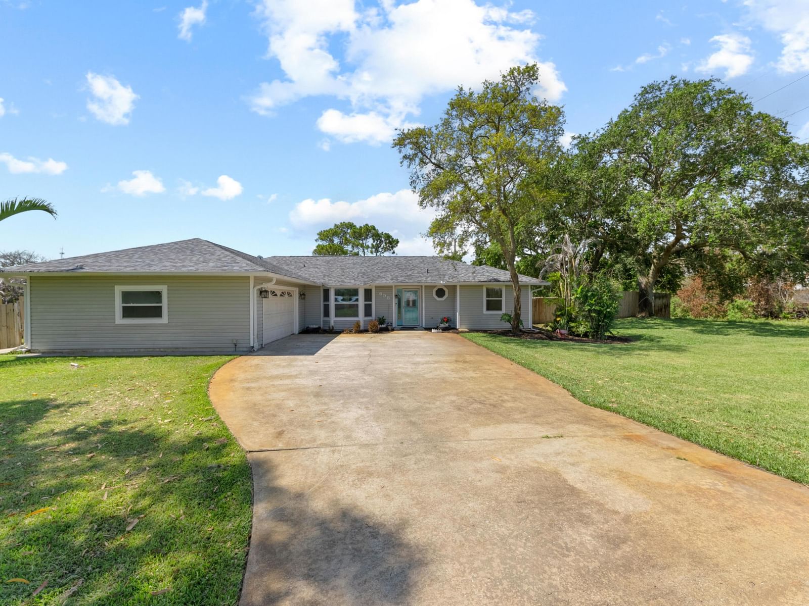 698 Fischer Drive, Sebastian, FL 32958 photo 2