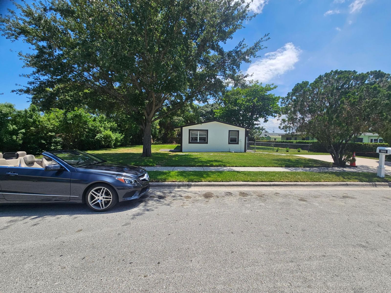 1605 W 10th Street, Riviera Beach, FL 33404 photo 2