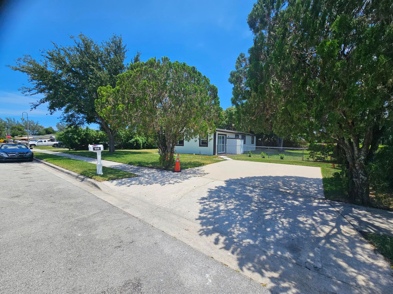1605 W 10th Street, Riviera Beach, FL 33404 photo 5