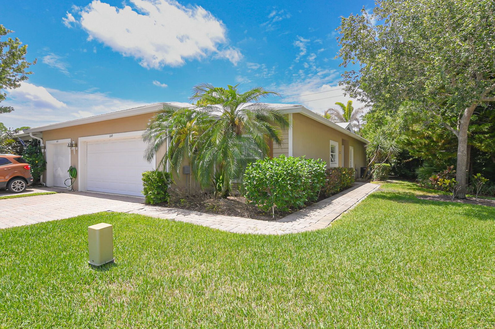 649 NE Bent Paddle Lane, Port St Lucie, FL 34983 photo 2
