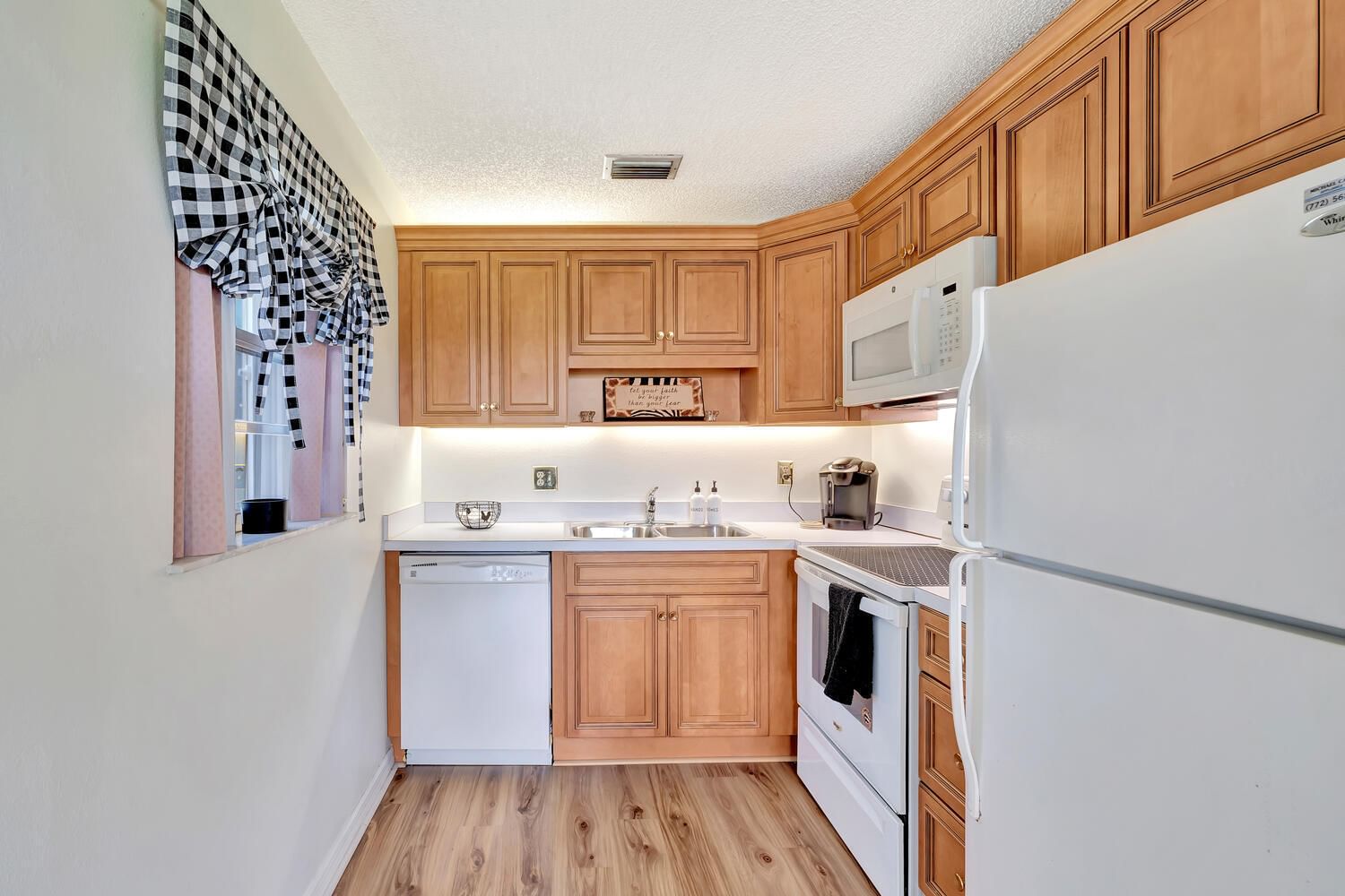 98 Spring Lake Drive, Vero Beach, FL 32962