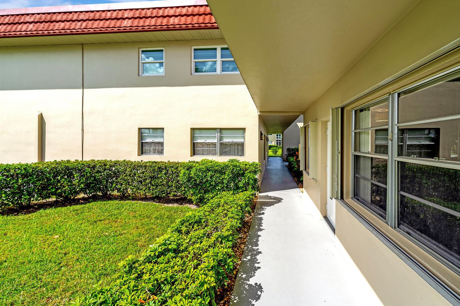 98 Spring Lake Drive, Vero Beach, FL 32962 photo 3