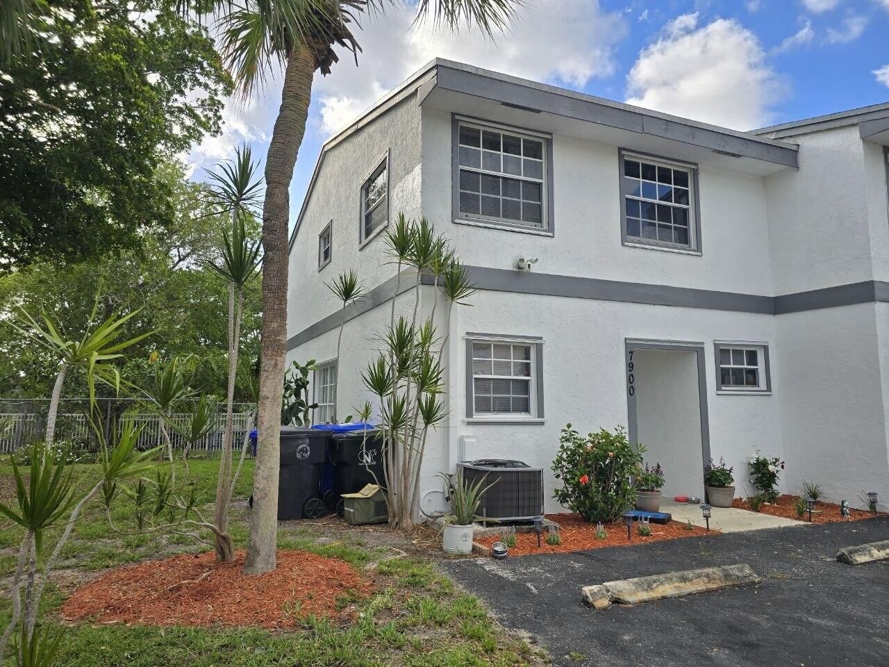 7900 SW 7th Place, North Lauderdale, FL 33068 photo 2
