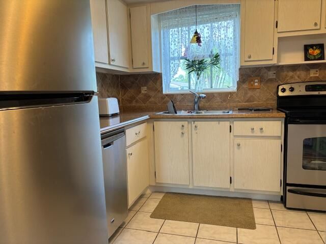 2936 Crosley Drive E #G, West Palm Beach, FL 33415 photo 5