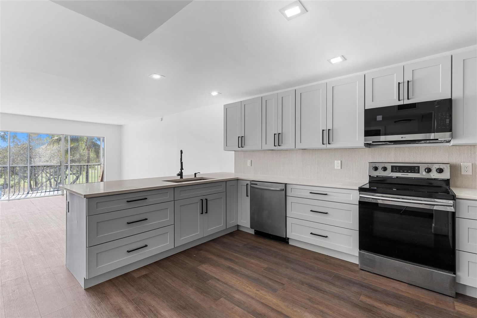 2800 N Palm Aire Drive #310, Pompano Beach, FL 33069 photo 4