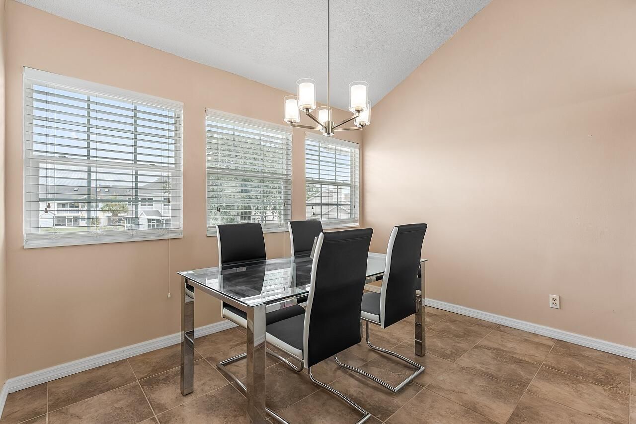 1965 Westminster Circle #6, Vero Beach, FL 32966 photo 2
