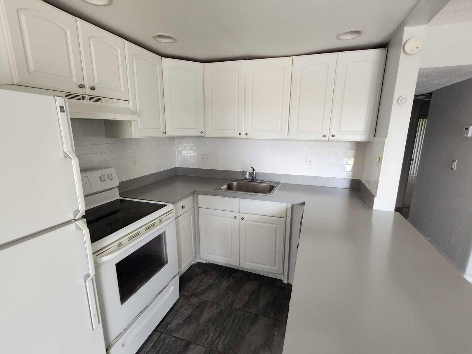 100 Village Green Circle E #B212, Palm Springs, FL 33461 photo 4