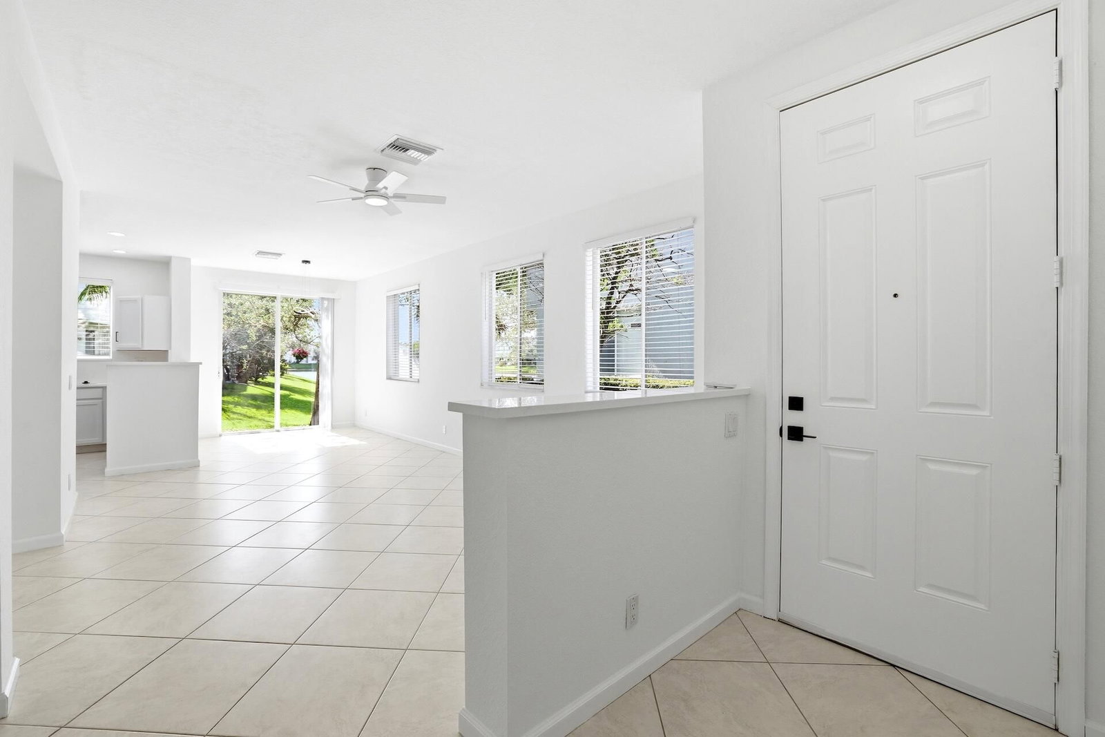 3068 Laurel Ridge Circle, Riviera Beach, FL 33404 photo 2