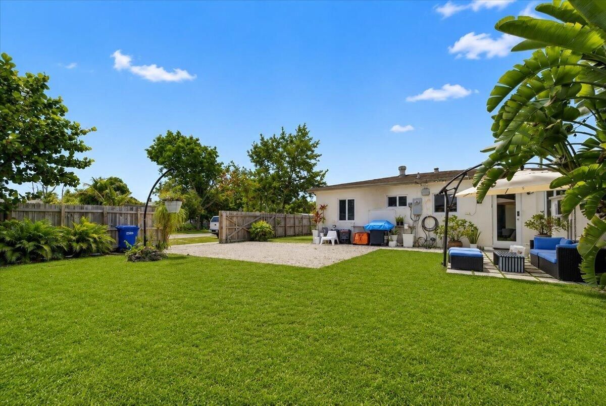 995 NE 156th Terrace, North Miami Beach, FL 33162 photo 4