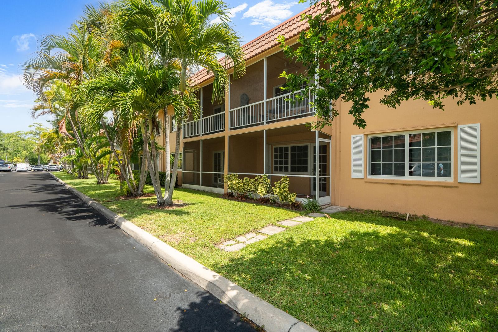 1940 NE 2nd Avenue #106j, Wilton Manors, FL 33305 photo 2