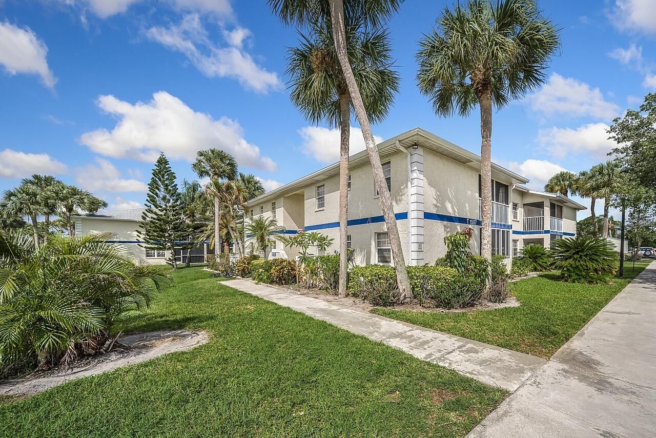 1507 SE Royal Green Circle #102, Port St Lucie, FL 34952 photo 2