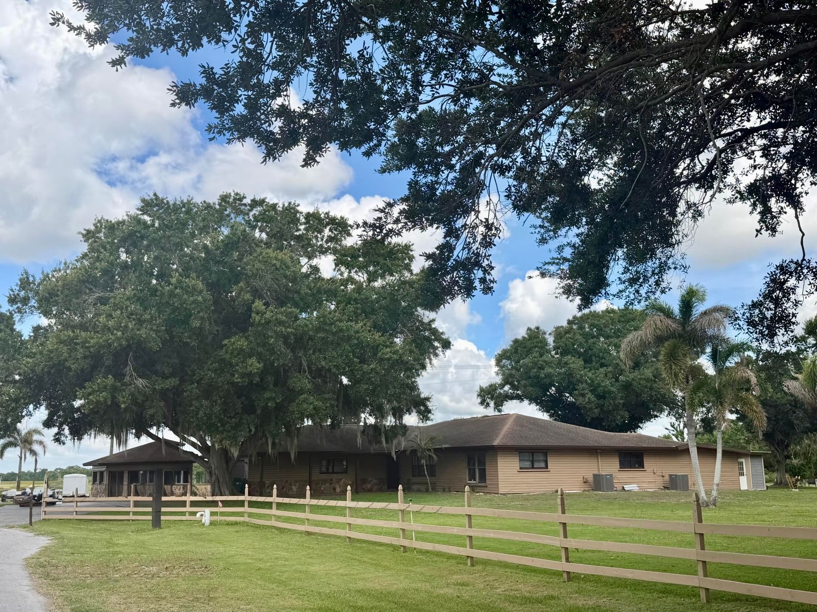 1631 SE 24th Boulevard, Okeechobee, FL 34974 photo 2