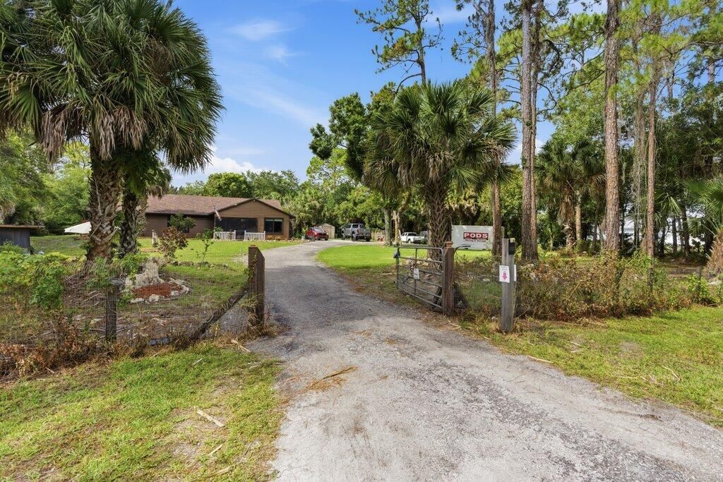 16888 Hialeah Drive W, The Acreage, FL 33470 photo 4