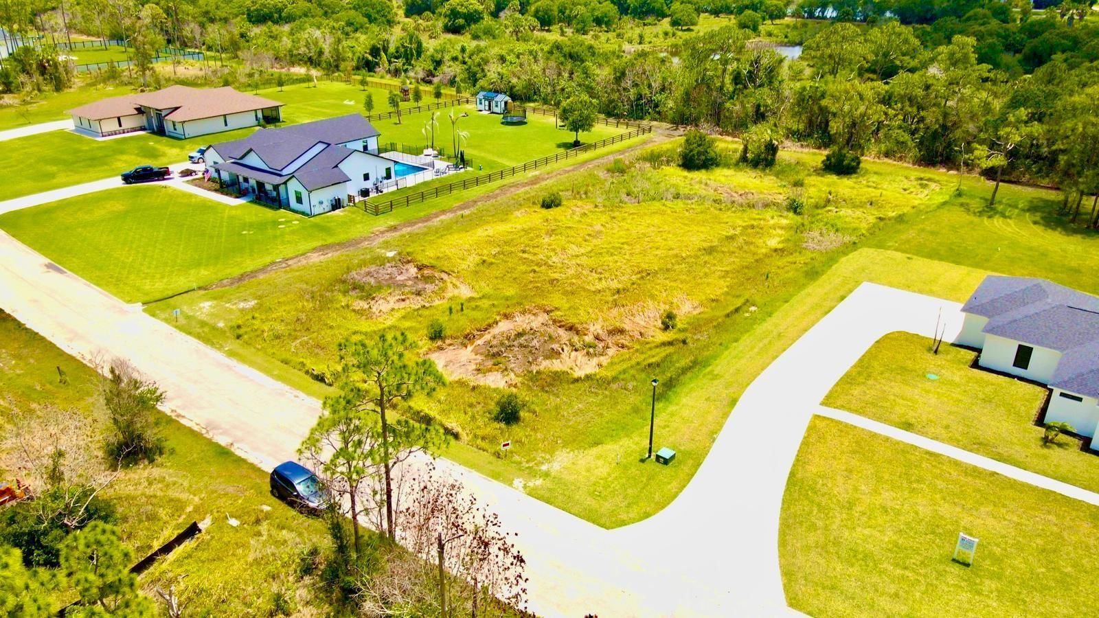 10627 Lighter Wood Lane, Fort Pierce, FL 34945 photo 2
