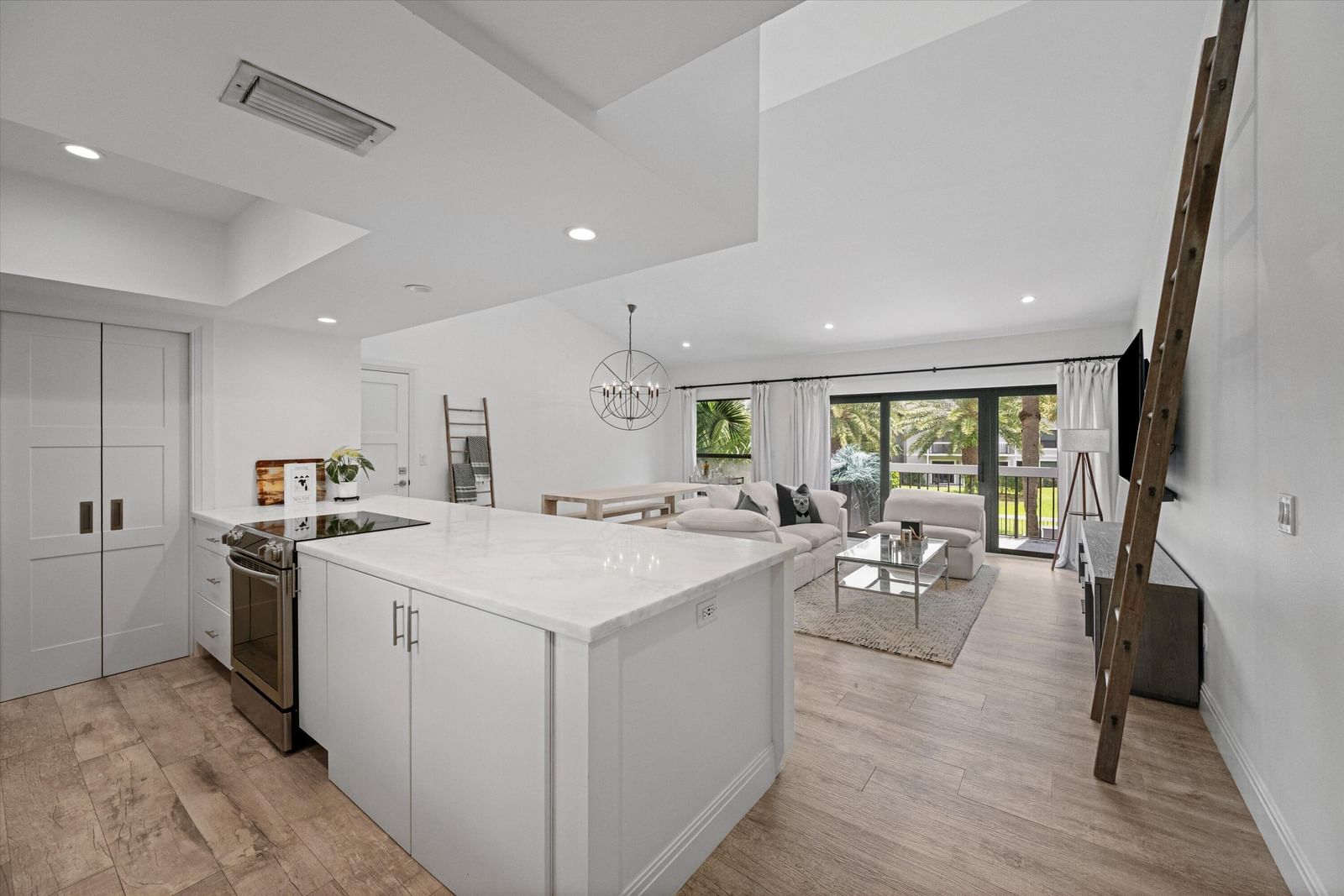 11863 Wimbledon Circle #532, Wellington, FL 33414 photo 2