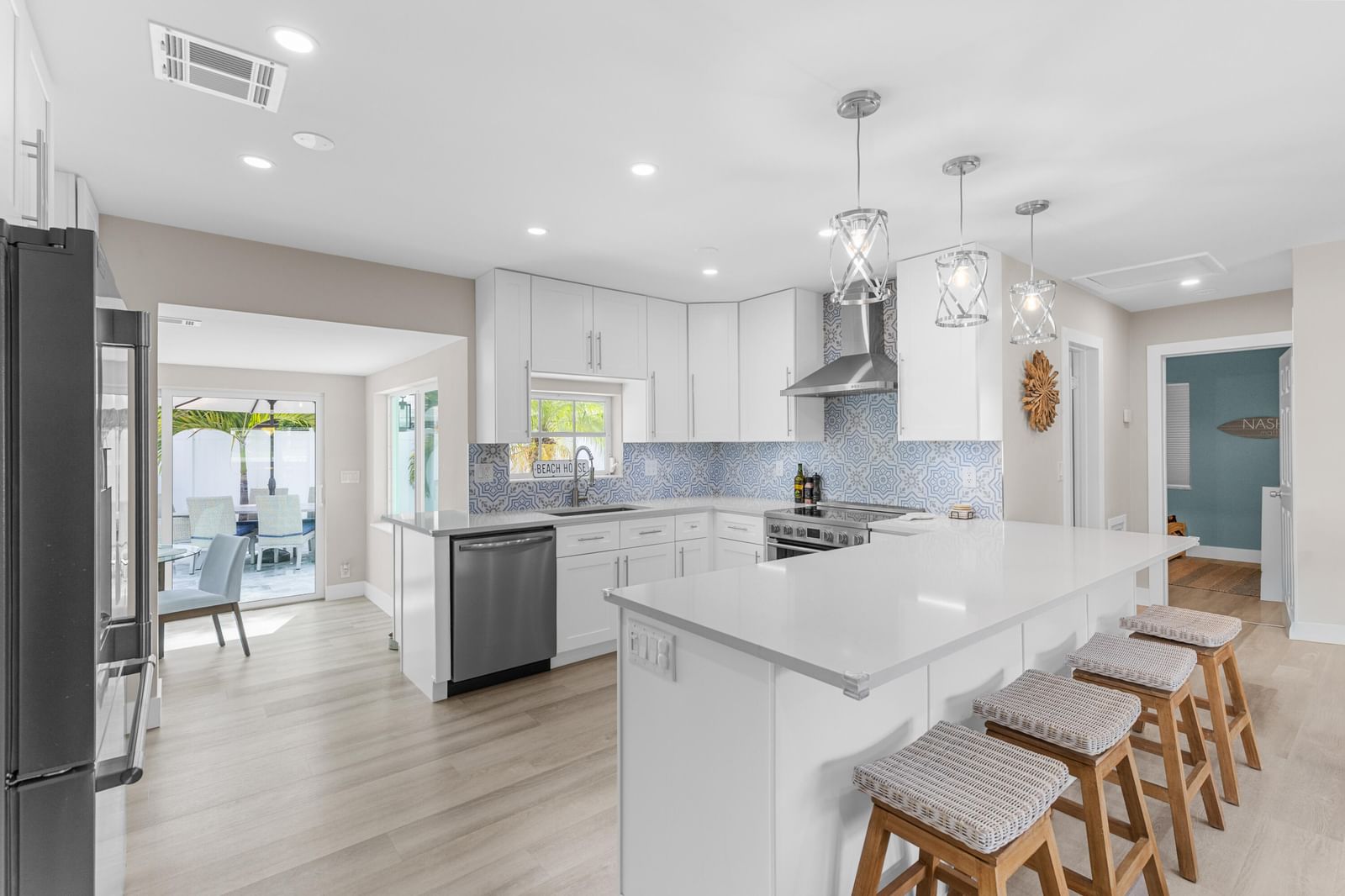 612 SE 10th Avenue, Deerfield Beach, FL 33441 photo 2