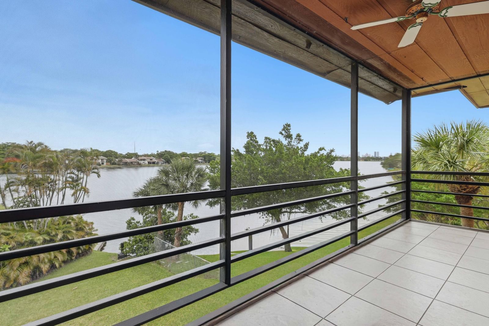 661 NE 195th Street #310, Miami, FL 33179 photo 4