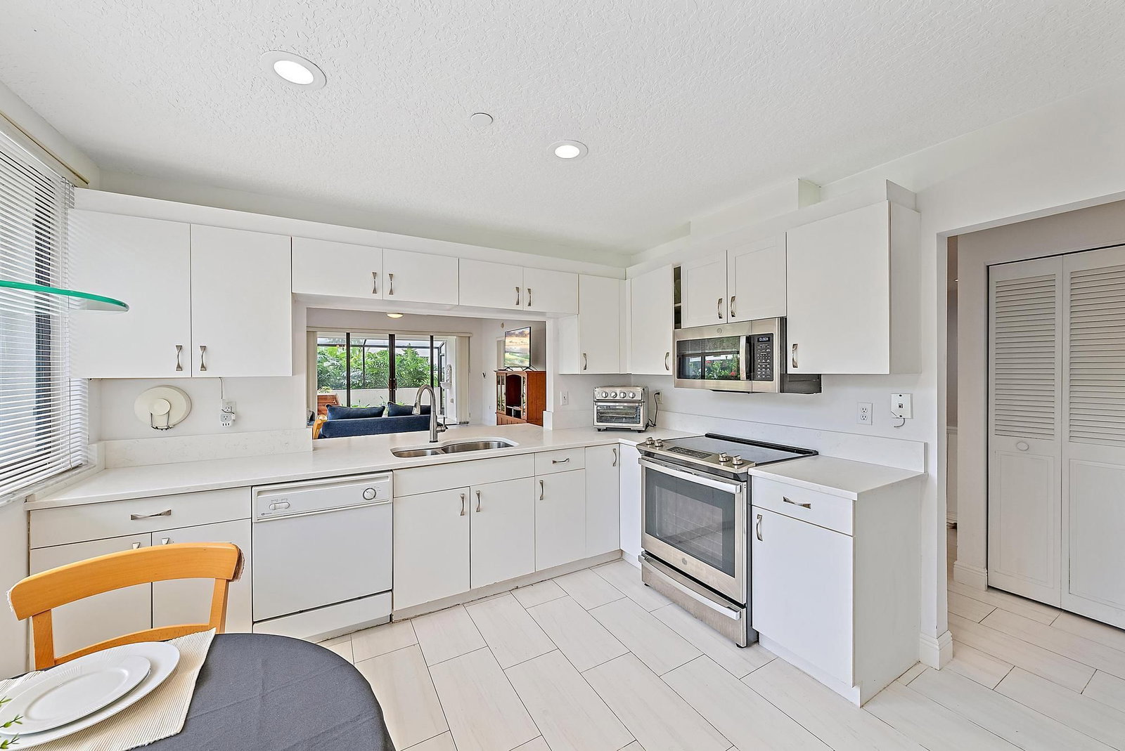 811 Oak Harbour Drive, Juno Beach, FL 33408 photo 4