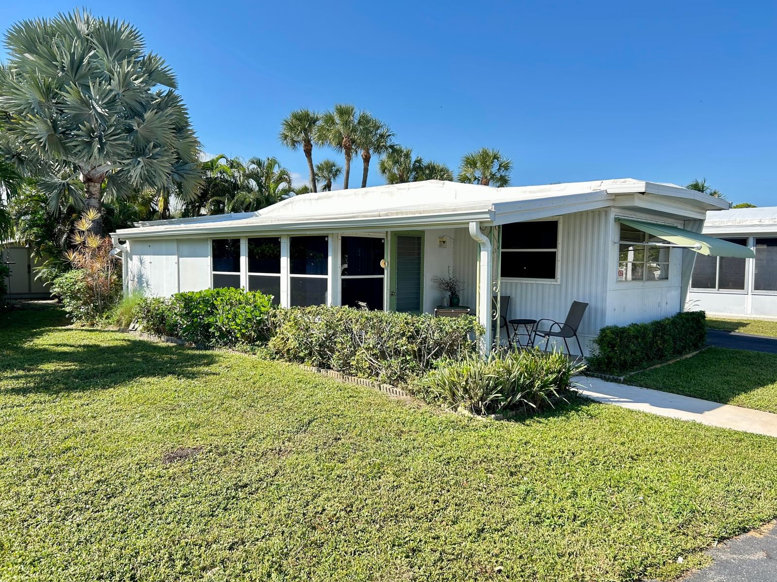 425 Bougainvilla Drive, Deerfield Beach, FL 33442 photo 2