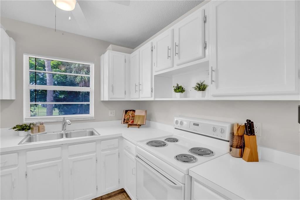 17 Vista Palm Lane #201, Vero Beach, FL 32962 photo 2