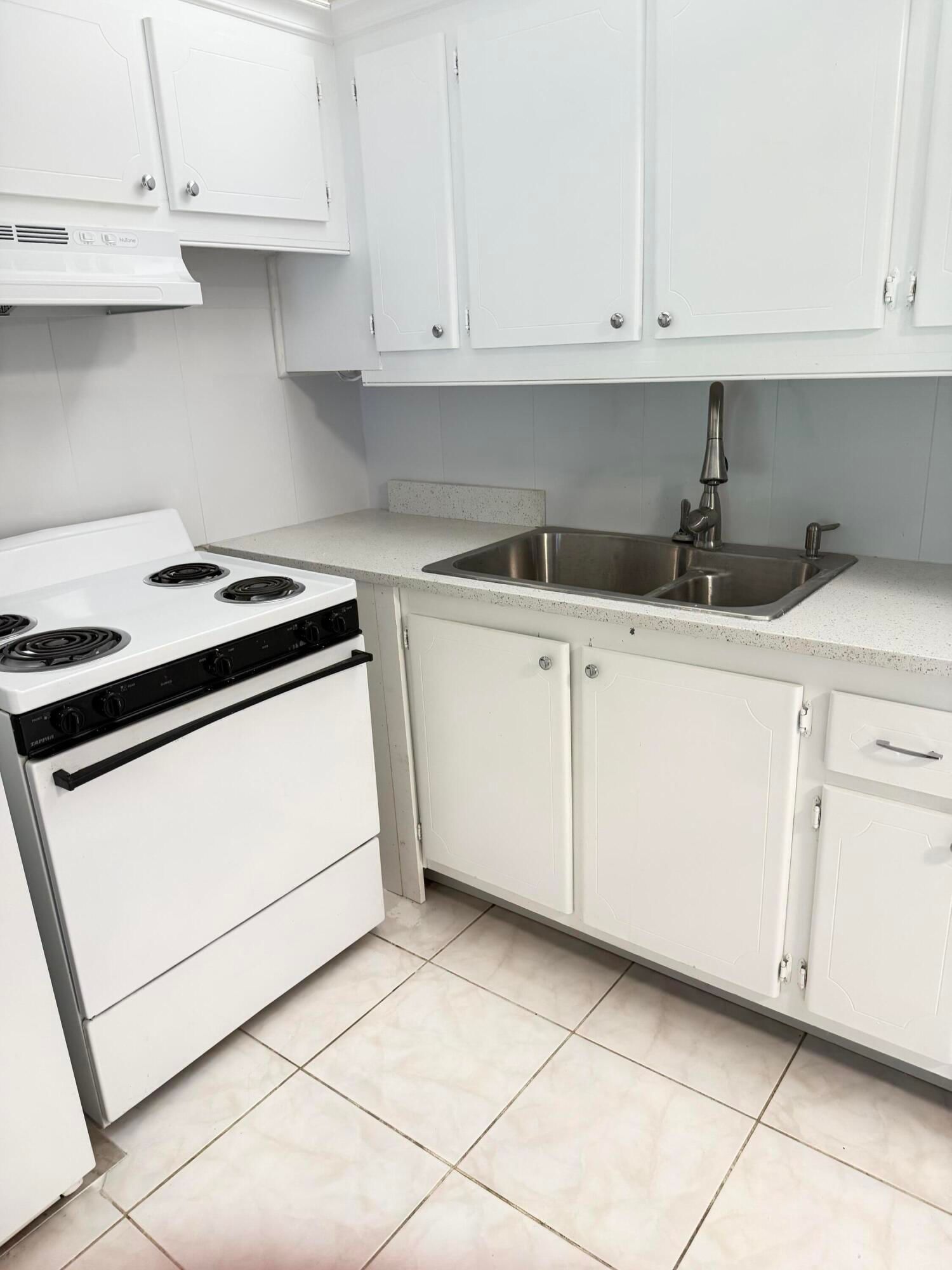 179 Windsor H, West Palm Beach, FL 33417 photo 2