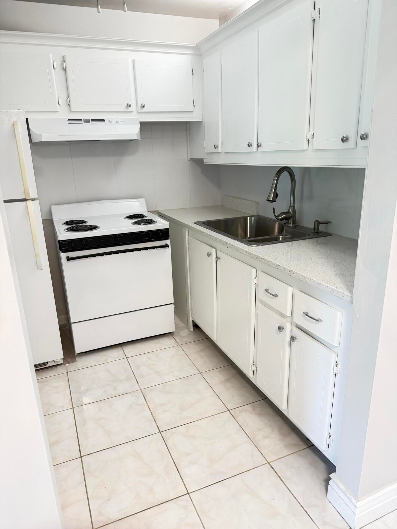 179 Windsor H, West Palm Beach, FL 33417 photo 3