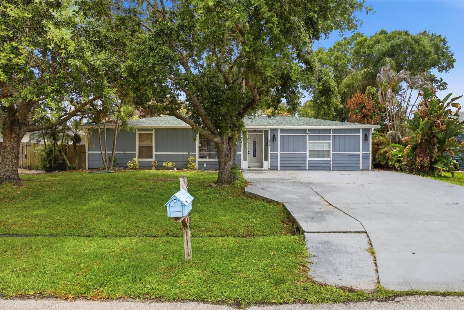 325 NW Dearman Street, Port St Lucie, FL 34983 photo 2