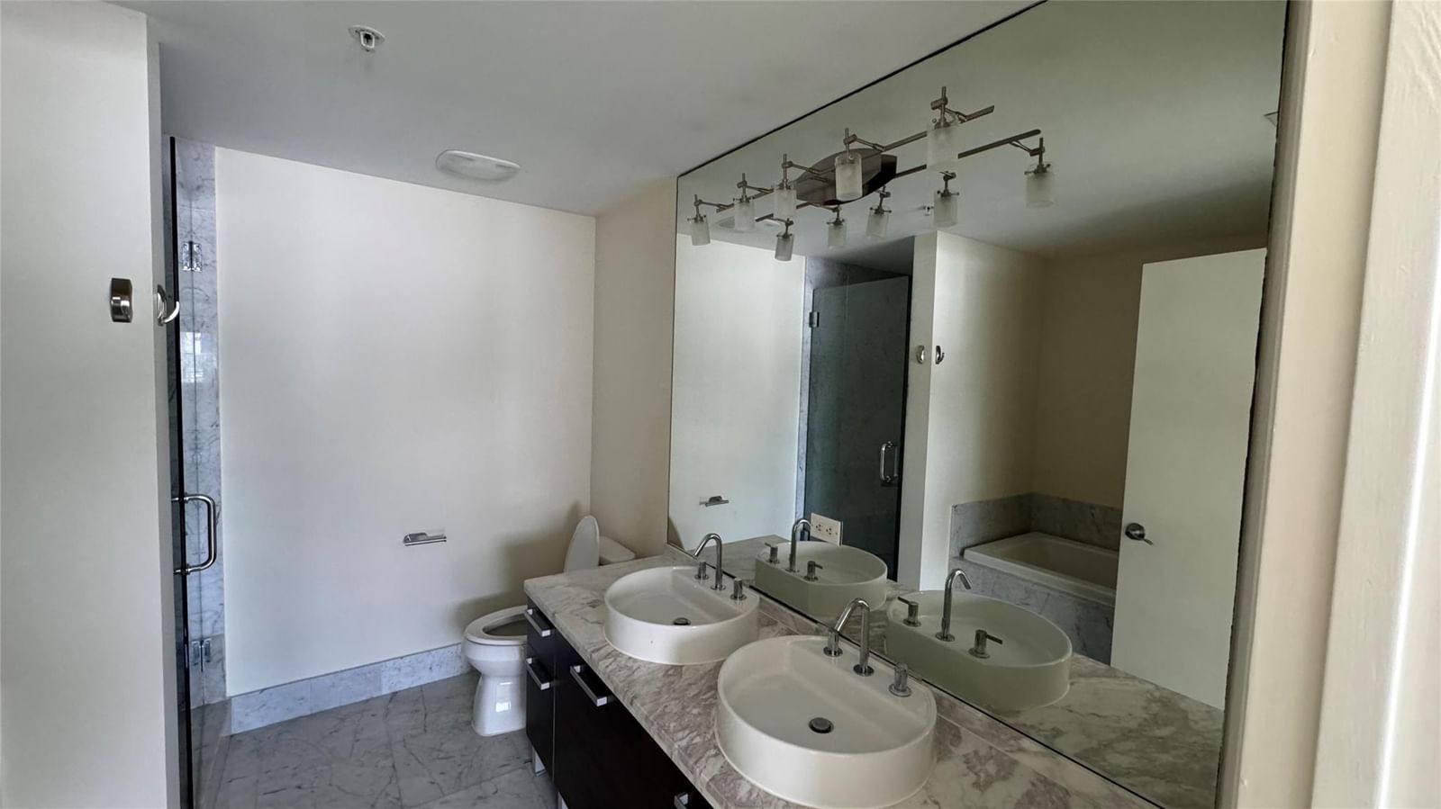 253 NE 2nd Street #3208, Miami, FL 33132 photo 4
