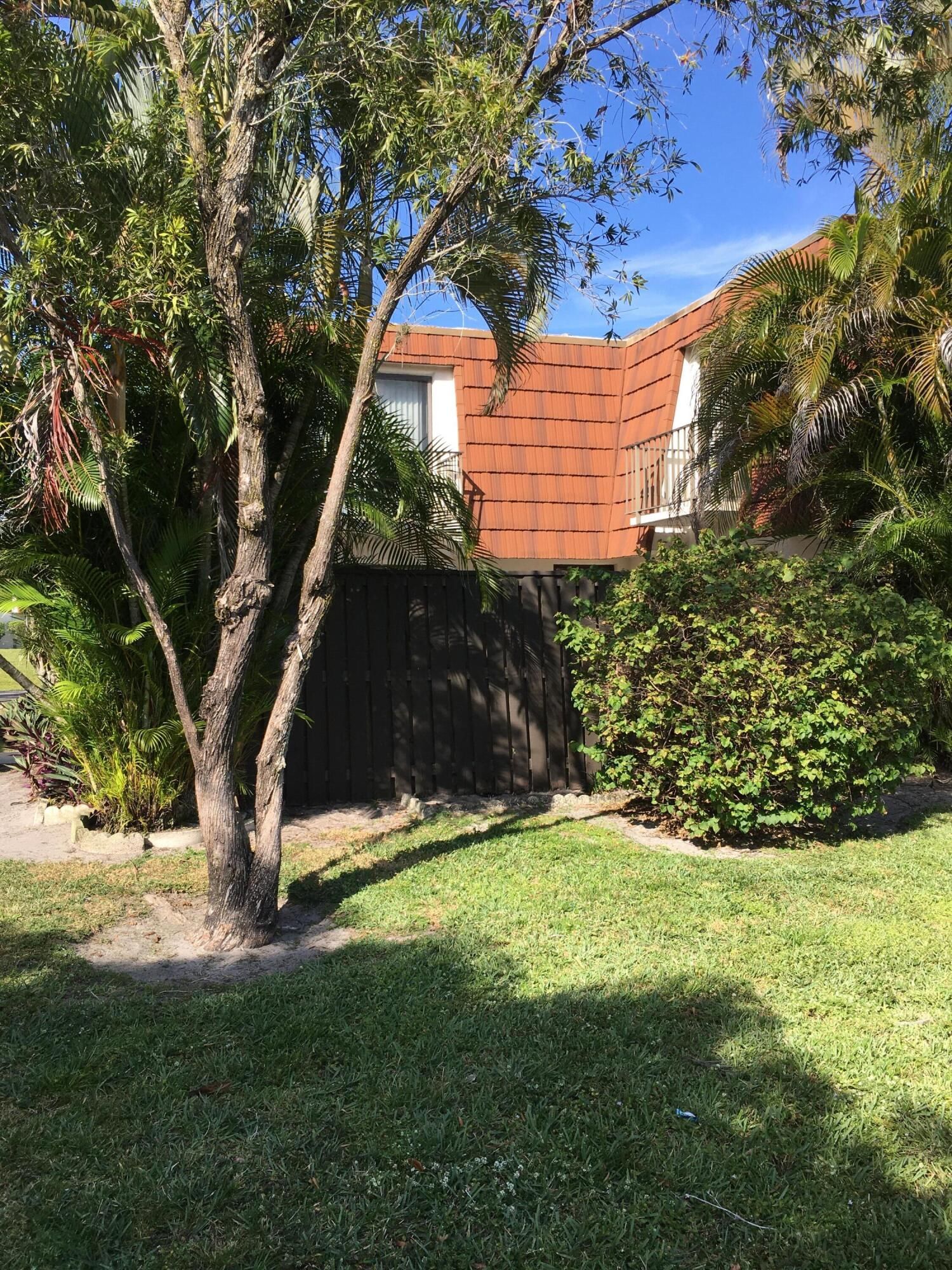 2233 White Pine Circle #D, Greenacres, FL 33415 photo 2