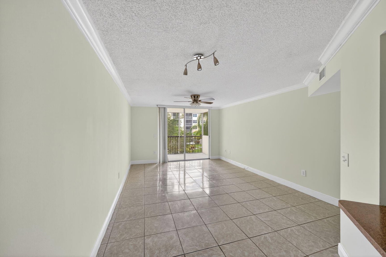 8363 Lake Drive #308, Doral, FL 33166 photo 2