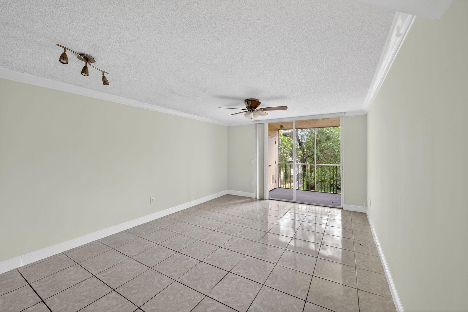 8363 Lake Drive #308, Doral, FL 33166 photo 3