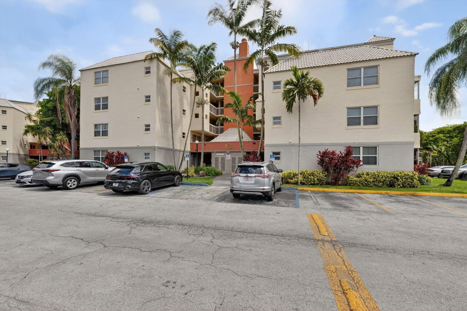 8353 Lake Drive #204, Doral, FL 33166 photo 2