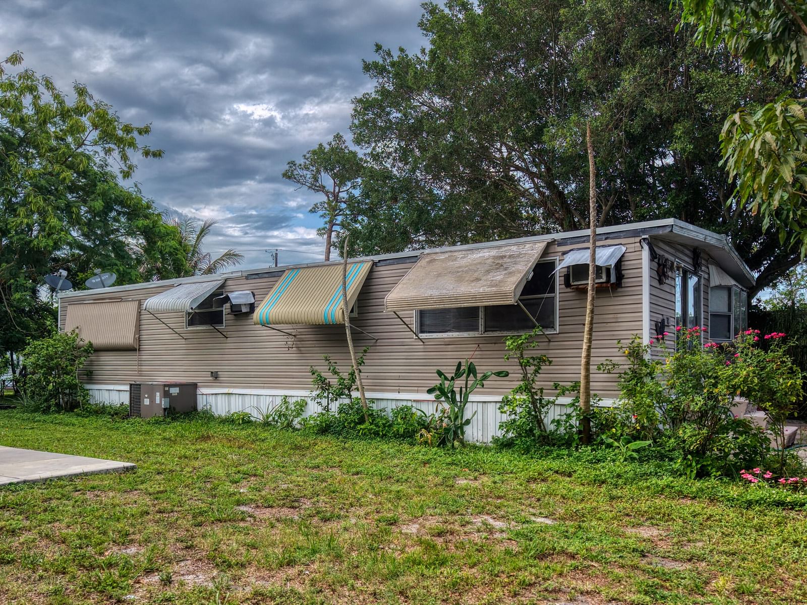 32 Lisa Lane, Greenacres, FL 33463 photo 5